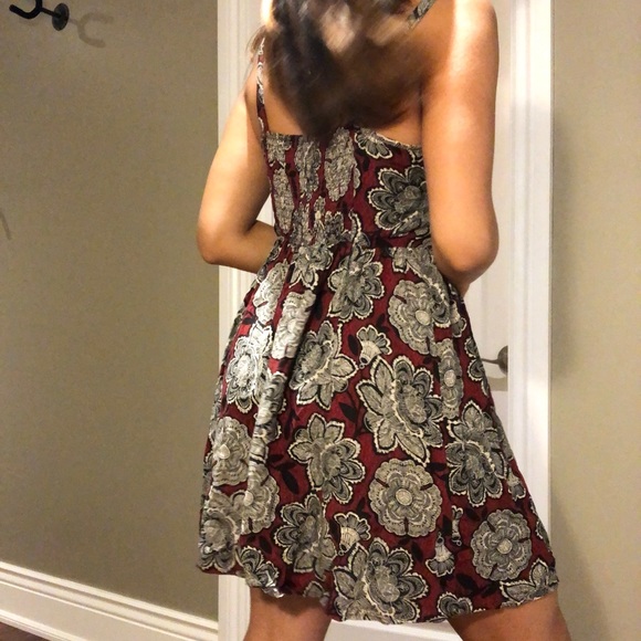 Black and red floral dress - Picture 2 of 3